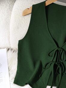 Conjunto minimalista casual en verde: chaleco con lazada y shorts holgados, estilo fresco y versátil para diario - Rojo - Ver 9