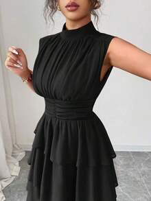 Vestido corto italiano de mujer de gasa con cuello pequeño, cintura recogida, volantes en el bajo y sin mangas, para uso casual, viajes, tardes de té, en colores lisos, para primavera/verano - Negro - Ver 7