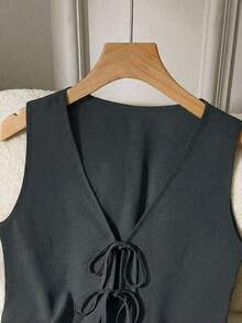Conjunto minimalista casual en verde: chaleco con lazada y shorts holgados, estilo fresco y versátil para diario - Negro - Ver 6