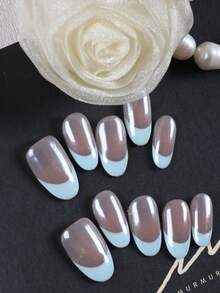 Conjunto de 10 unhas postiças curtas, estilo francês minimalista rosa com superfície espelhada azul, ideais para o escritório e uso diário. Inclui 1 adesivo e 1 mini lixa de unha. - Multicolorido - Ver 3