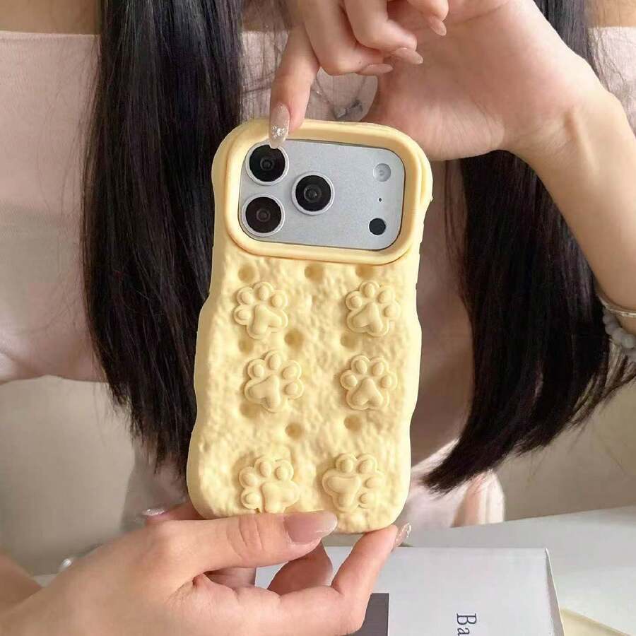New Fashion 3D Realistic Bread & Cat Paw Design Phone Case, Suitable For IPhone 16 Pro Max, 17 Pro, 13, 14 Pro, 15 Pro, Silicone Shockproof Protective Cover - Creamy Yellow - View 1