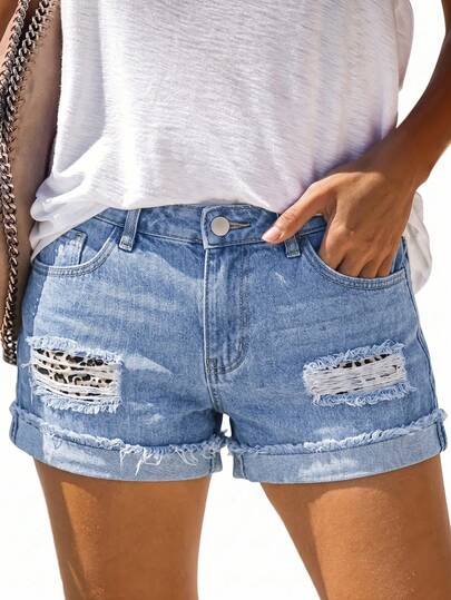 Quần short denim đen cỡ lớn có túi, ống thẳng, chất liệu không co giãn, thích hợp cho nữ mặc hàng ngày.