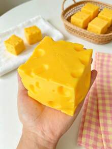 Pressa ost - Extra stort mjukt klämbart ostblock | Gurgle Gurgle-present, rolig ost för vuxna | Jättestor stresslindrande boll | Sensorisk stresslindrande ost för vuxna - Sunshine Entertainment - Flerfärgad - Visa 3