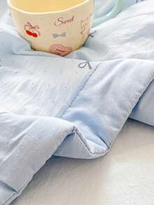 1 pieza Edredón de verano lavado e impreso, edredón para aire acondicionado, tela amigable con la piel, diseño de versión completa AB, ligero y suave, transpirable y fresco, sensación sedosa y suave, adecuado para dormir desnudo, que absorbe la humedad, edredón delgado para el verano, manta impresa de moda, adecuado para la decoración del dormitorio del hogar, suministros para bodas, decoración del dormitorio del hogar para el Día de San Valentín, regalos del Día de la Madre, adecuado para todas las estaciones - Celeste - Ver 5