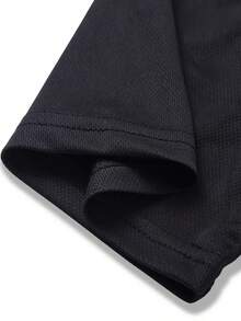 Short-Sleeved T-Shirt - Black - View 5
