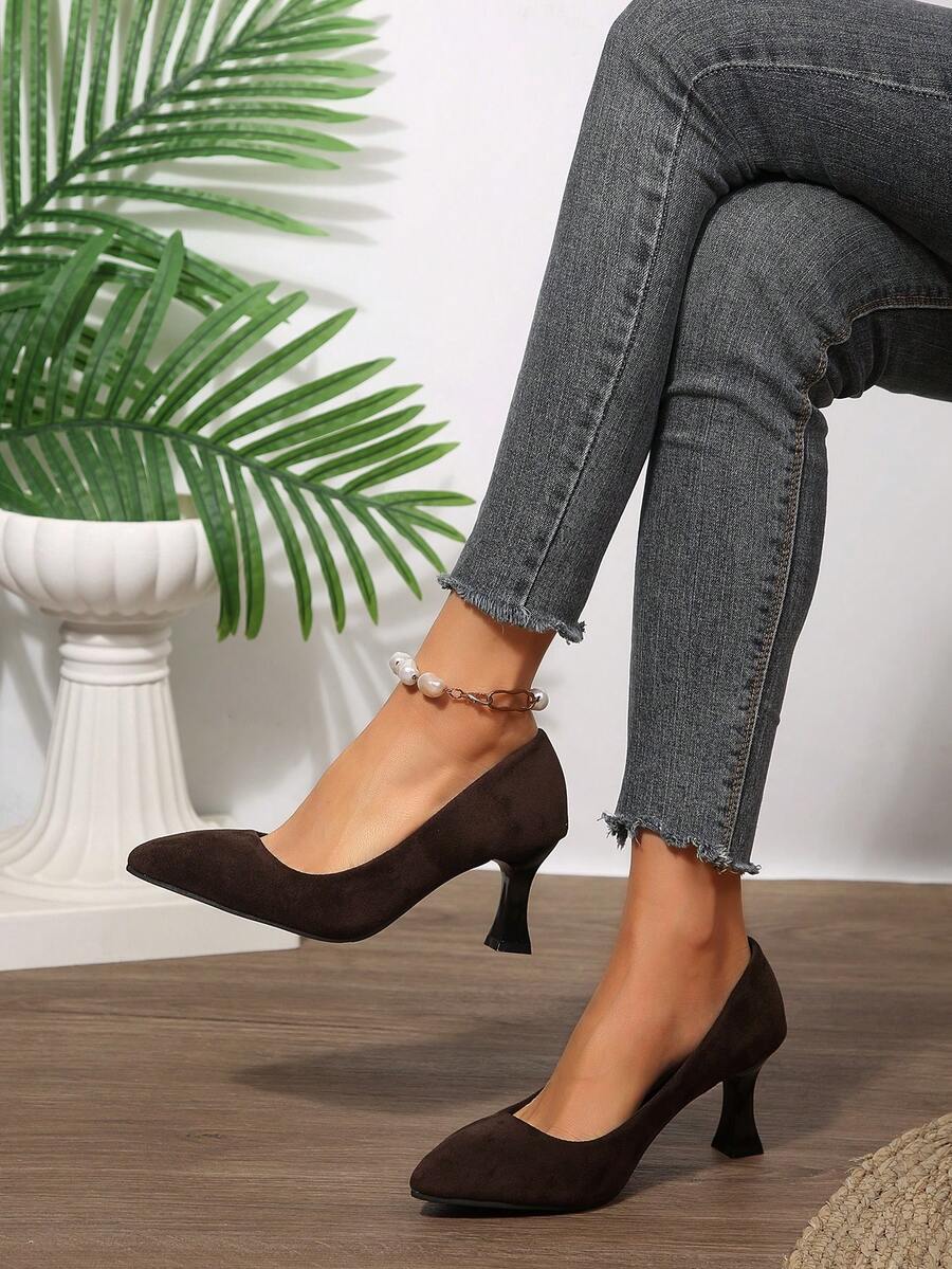 1双纯色商务PU皮尖头高跟鞋，优雅的办公室百搭细高跟鞋，适合所有季节
