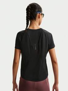 Nike Swift Dri-FIT 女款短袖跑步上衣 IF1681-010 - 黑色 - 查看 2