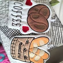 Toalla de mano de felpa coral con diseño de café estilo dibujos animados, súper absorbente y sin pelusa, adecuada para colgar en la cocina y el baño - Regalo de hogar cálido con tema de postre dulce estilo INS, toalla de baño, toalla de mano, toalla de baño, toalla de mano decorativa de alta calidad, toalla de mano de café de felpa coral gruesa bordada, paño de cocina lindo - Multicolor - Ver 4