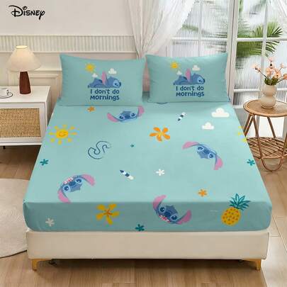Bộ 3 món Disney Lazy Stitch họa tiết hoa dứa, ga trải giường và 2 vỏ gối, màu xanh nhạt ấm áp, tạo cảm giác thư giãn cho phòng ngủ.
