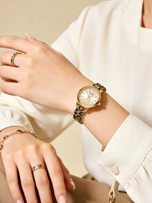 1pc Women's Elegant Retro Quartz Watch, High-Quality Alloy Case, Luxurious And Exquisite, Minimalist Fashion, Suitable For Daily Commute And Office, Perfectly Matches Modern Casual Wear, Suitable For Outings, Work, Commute, Parties And Weddings, An Ideal Gift For Wife, Sister, Girlfriend, Family And Friends, Suitable For Birthdays, Anniversaries And Other Special Occasions, Exquisite Watch Accessory - Gold - View 4