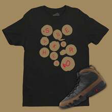 Camiseta con botones de Sneakerhead a juego con las jordans 9 en verde oliva - forma - Ver 1