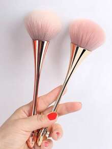 One Large Waist-Shaped Single Makeup Brush, With Ultra-Soft, Dense, Fluffy, Skin-Friendly Bristles, Multifunctional For Loose Powder, Blush, Setting Powder, Highlighter, And Facial Contour, Durable And Easy-To-Clean Makeup Brush. - Large Waist Loose Powder Brush - View 1