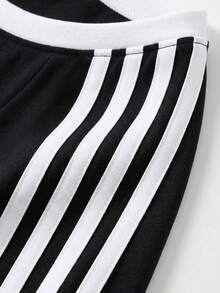 Áo thun nữ tay raglan phối đen trắng phong cách Y2K cổ điển, dáng ngắn ôm sát, gợi cảm, đa năng. - màu đen - Xem 2