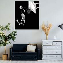 1 póster vertical de arte mural de baloncesto en blanco y con calavera - Impresión en lienzo sin marco de temática deportiva retro, decoración minimalista de peligro de volcada para espacios dominados por hombres (dormitorio, residencia, oficina) - Idea de regalo monocromático para atletas - Enmarcado - Ver 5