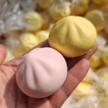 1个多色逼真小圆面包慢回弹捏捏乐，可舒缓压力，缓解情绪，适合作为桌面摆件和礼物——是生日礼物、节日礼物、万圣节礼物、圣诞节礼物、游戏玩家礼物、日常礼物、复活节礼物的理想之选。 - 彩色 - 查看 6