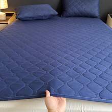 1 pieza Funda protectora suave y cómoda, Sábana de unicolor para dormitorio y habitación de invitados, Colchoneta impermeable con relieve ultrasónico, Cobertura gruesa y completa, Lavable a máquina, Regalo para ocasiones especiales - Azul marino - Ver 11