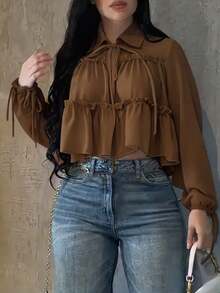 Camisa elegante y casual para mujer, diseño asimétrico, manga farol con lazo en el cuello, tela tejida de unicolor con bajo plisado, elegante para uso diario, citas, vacaciones, primavera/verano en color blanco - Marrón - Ver 10