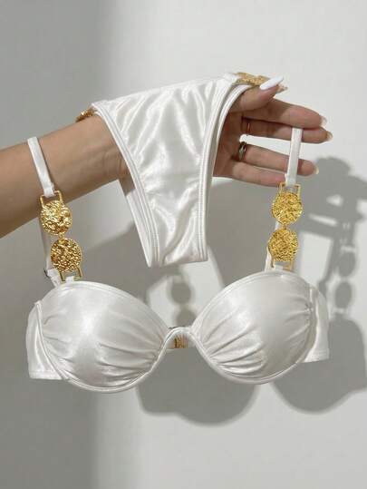 Bikinx Bộ bikini nghỉ dưỡng thanh lịch năm 2026 dành cho nữ, dây đeo vai và trang trí bằng kim loại ở eo, thiết kế buộc dây phía sau có gọng, thích hợp cho kỳ nghỉ biển, màu trắng.
