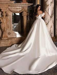 Luxurious Off-Shoulder Satin Ball Gown Wedding Dress With Puff Sleeves And Sweep Train – Classic Elegant Bridal Gown For Church Or Grand Hall Wedding – All Seasons - 白色 - 查看 5