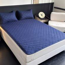 1 pieza Funda protectora suave y cómoda, Sábana de unicolor para dormitorio y habitación de invitados, Colchoneta impermeable con relieve ultrasónico, Cobertura gruesa y completa, Lavable a máquina, Regalo para ocasiones especiales - Azul marino - Ver 13