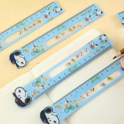  A Cartoon Snoopy-Shaped Ruler With A Unique Design And Attractive Appearance, Combining Fun And Relaxation With Practical Measuring Functions. Made Of Acrylic, It's 15 Centimeters Long And Perfect For Students And Office Use In Daily Tasks.