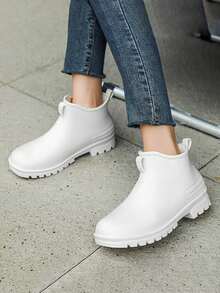 Botas de lluvia unisex para hombre y mujer, diseño sencillo de color sólido ideal para parejas, calzado exterior impermeable con suela antideslizante y resistente al desgaste, versátiles para combinar cualquier look, perfectas para días lluviosos, acampadas, pesca y paseos en la playa. - Blanco - Ver 3