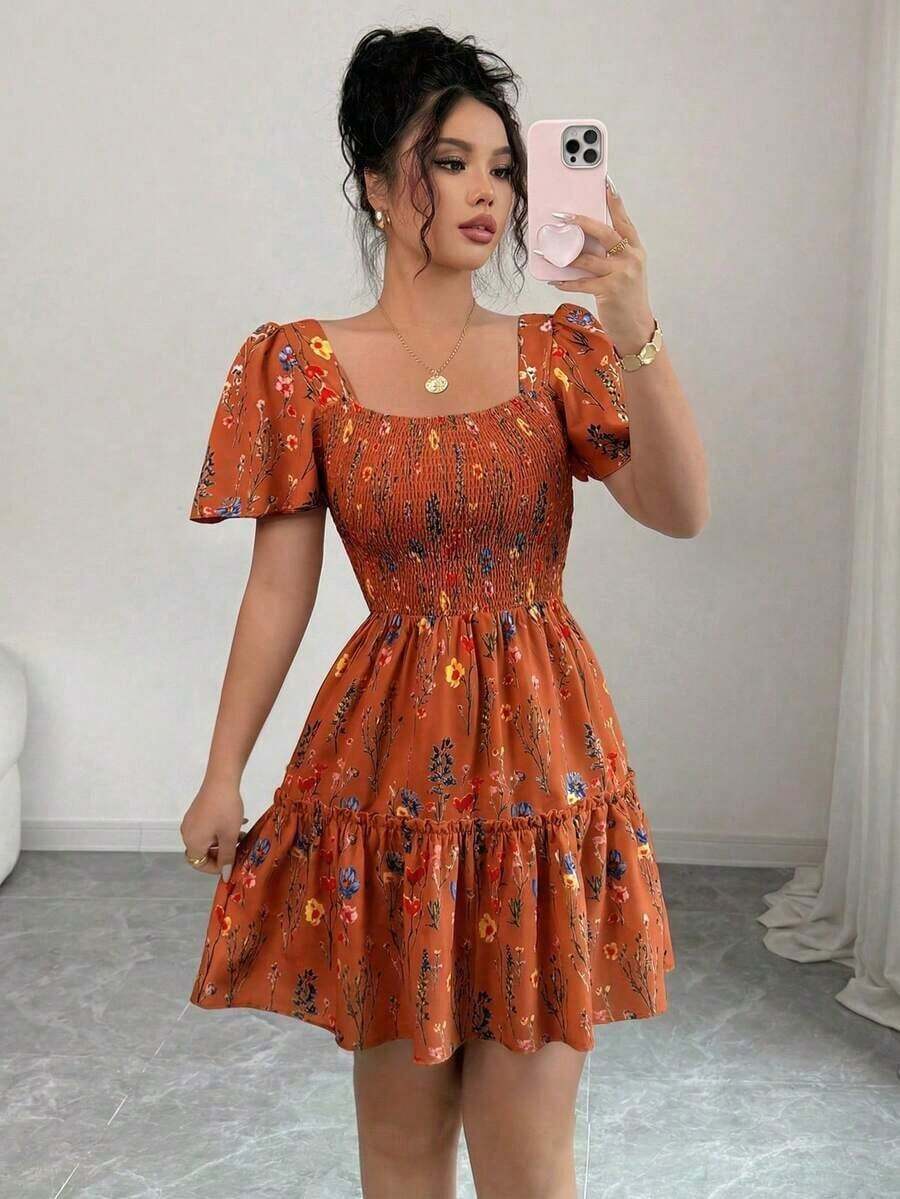 Vestido corto de verano para mujer con cuello cuadrado, mangas acampanadas y volantes en el bajo - Color caoba - Ver 1