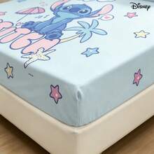 Bộ 3 món Disney Stitch vui nhộn với câu nói "Vui chơi dưới ánh mặt trời" gồm ga trải giường và 2 vỏ gối, màu xanh nhạt tươi mát, thích hợp cho phòng ngủ mùa hè kiểu bãi biển. - Bộ ga trải giường vừa vặn - Xem 2
