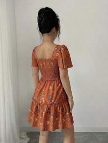 Vestido corto de verano para mujer con cuello cuadrado, mangas acampanadas y volantes en el bajo - Color caoba - Ver 2