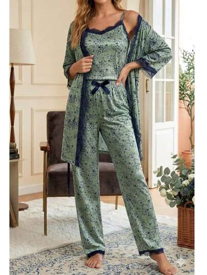 "Mint & Lacivert Uyumu: Evdeki Yeni Favoriniz!" ✨ Geleneksel Floral Desenleri Modern Bir Kesimle Birleştirdik. Tanışın. Sadece Bir Pijama Değil, Bir Ev Giyim Deneyimi!
