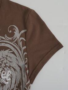 ENGU CO. Camiseta de cuello en V con estampado de ángel caído y pedrería, camiseta de manga corta con gráfico de alas estilo grunge, estética Y2K streetwear para mujeres - Marrón - Ver 5
