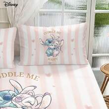 Bộ đồ giường Disney 3 món gồm ga trải giường và 2 vỏ gối in hình thiên thần Sweet Stitch đáng yêu, họa tiết trái tim sọc hồng. - Bộ ga trải giường vừa vặn - Xem 3