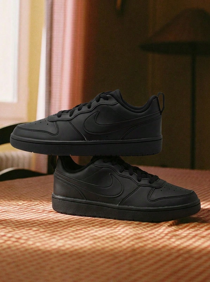 Nike 女款休闲鞋,轻盈缓震,透气舒适,厚底设计,饰有品牌标志,亲肤百搭,适合日常、健身、通勤、下班后休闲旅行、约会等场合,黑色 DV5456-002 - 黑色 - 查看 1