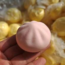 1个多色逼真小圆面包慢回弹捏捏乐，可舒缓压力，缓解情绪，适合作为桌面摆件和礼物——是生日礼物、节日礼物、万圣节礼物、圣诞节礼物、游戏玩家礼物、日常礼物、复活节礼物的理想之选。 - 彩色 - 查看 11