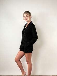 Ensemble pyjama femme couleur unie avec col revers, boutons devant, manches longues + short, vêtements d'intérieur décontractés et doux avec poches - Noir - Voir 5