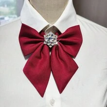1 chiếc nơ đeo cổ unisex dành cho học sinh, kiểu dáng hoa văn, trang trí bằng bông tuyết, thanh lịch và đẹp mắt. Nơ đeo cổ đa năng kiểu sinh viên dành cho nữ. - nơ - Xem 11