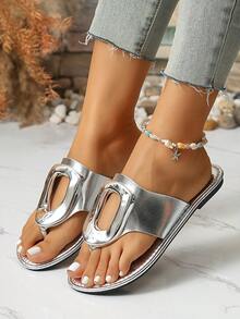 1 Pair Geometric Pattern Solid Color Elegant Punk Unisex Fashion Casual Outdoor Beach Party PU Leather Hollow Flat Flip Flops, Suitable For Beach, Party, Office, Home, Outdoor, Summer - Silver - View 5