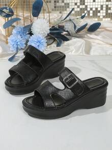 Sandálias de Plataforma Elegantes e Confortáveis para Mulheres, Chinelos Deslizantes de Sola Grossa Versáteis e da Moda para Uso Externo no Verão - Preto - Visão 7
