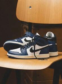 Giày thể thao trẻ em Air Jordan 1 High OG Older Leather cao cấp với đệm thoải mái, thiết kế Midnight Navy cổ điển để mặc hàng ngày, mã kiểu FD1437-401 - hải quân - Xem 1