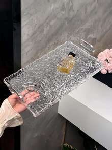 1个冰川造型冰格,两端配有闪亮金属把手,方便抓握和移动,整体质感和档次远超普通塑料冰格,可作桌面收纳盒使用。 - 無色 - 查看 3