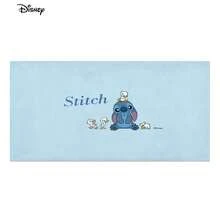 Khăn tắm biển Disney Lilo & Stitch - Khăn tắm in hình Stitch với những chú vịt và logo "Stitch", thích hợp cho hồ bơi và bãi biển. - A - Xem 4