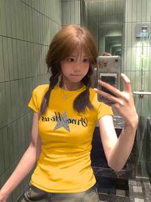 女款極簡星形與字母印花修身短袖T恤，收腰短版上衣，黃色度假休閒夏季款 - 黃色 - 查看 3