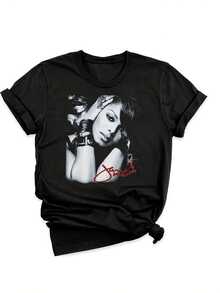 Jennifer Jackson Official Apparel T-Shirt - Featuring Her Iconic Signature Stance And Graphics, This Loose-Fitting Neutral Black/White T-Shirt Boasts A Vibrant And Long-Lasting Print. It'S Comfortable And Breathable, Perfect For Concerts, Halloween - 黑色 - 查看 1