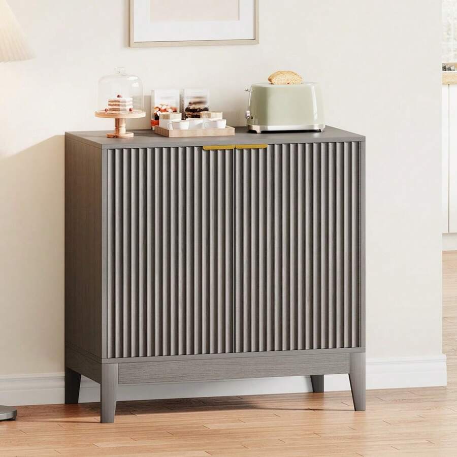 Gabinete con ranuras de 31,5 pulgadas con almacenamiento, gabinete de buffet de 2 puertas para comedor y organización del hogar, Credenza de acento moderno para la entrada, sala de estar y cocina - Gris - Ver 1