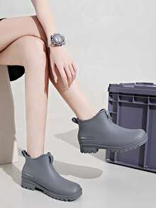 Botas de lluvia unisex para hombre y mujer, diseño sencillo de color sólido ideal para parejas, calzado exterior impermeable con suela antideslizante y resistente al desgaste, versátiles para combinar cualquier look, perfectas para días lluviosos, acampadas, pesca y paseos en la playa. - Gris - Ver 9
