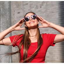 Gafas de sol polarizadas en forma de corazón de gran tamaño de moda vintage amor gafas para mujeres UV400 B2337 - Montura Floral y Lente Rosa Espejo - Ver 3