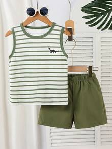 Bộ đồ thường ngày cho bé trai gồm áo thun không tay cổ tròn in hình khủng long kẻ sọc và quần short. - Màu xanh lá cây đậm - Xem 1