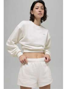 Alo Yoga Cropped Accolade Crewneck | Heavyweight Soft French Terry | Luxe Brushed Interior | Drop-Shoulder Relaxed Fit | Iconic Chrome Logo Detail | The Ultimate Street-To-Studio Staple - 白色 - 查看 1
