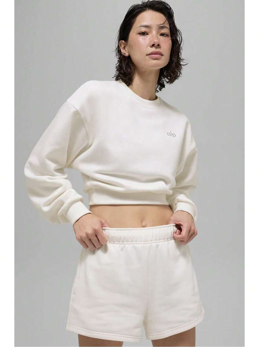 Alo Yoga Cropped Accolade Crewneck | Heavyweight Soft French Terry | Luxe Brushed Interior | Drop-Shoulder Relaxed Fit | Iconic Chrome Logo Detail | The Ultimate Street-To-Studio Staple - 白色 - 查看 1