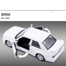 1:36 Échelle BMW Modèle de voiture en alliage de zinc moulé en une seule pièce, ornements de jouets de modèle créatifs, convient aux adolescents et aux adultes pour collectionner les modèles, peut être utilisé comme décoration de chambre cadeaux - Multicolore - Voir 3